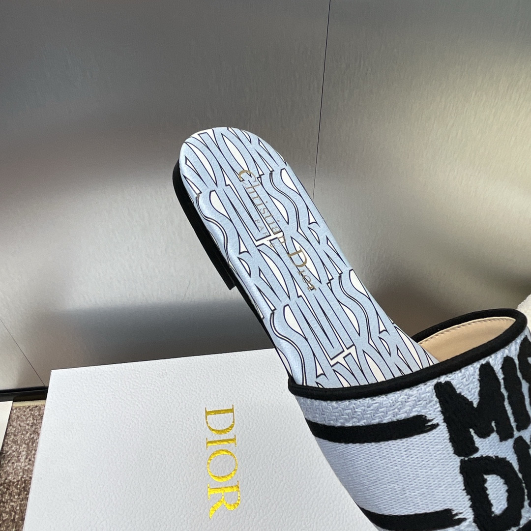 ua D*or dway slide