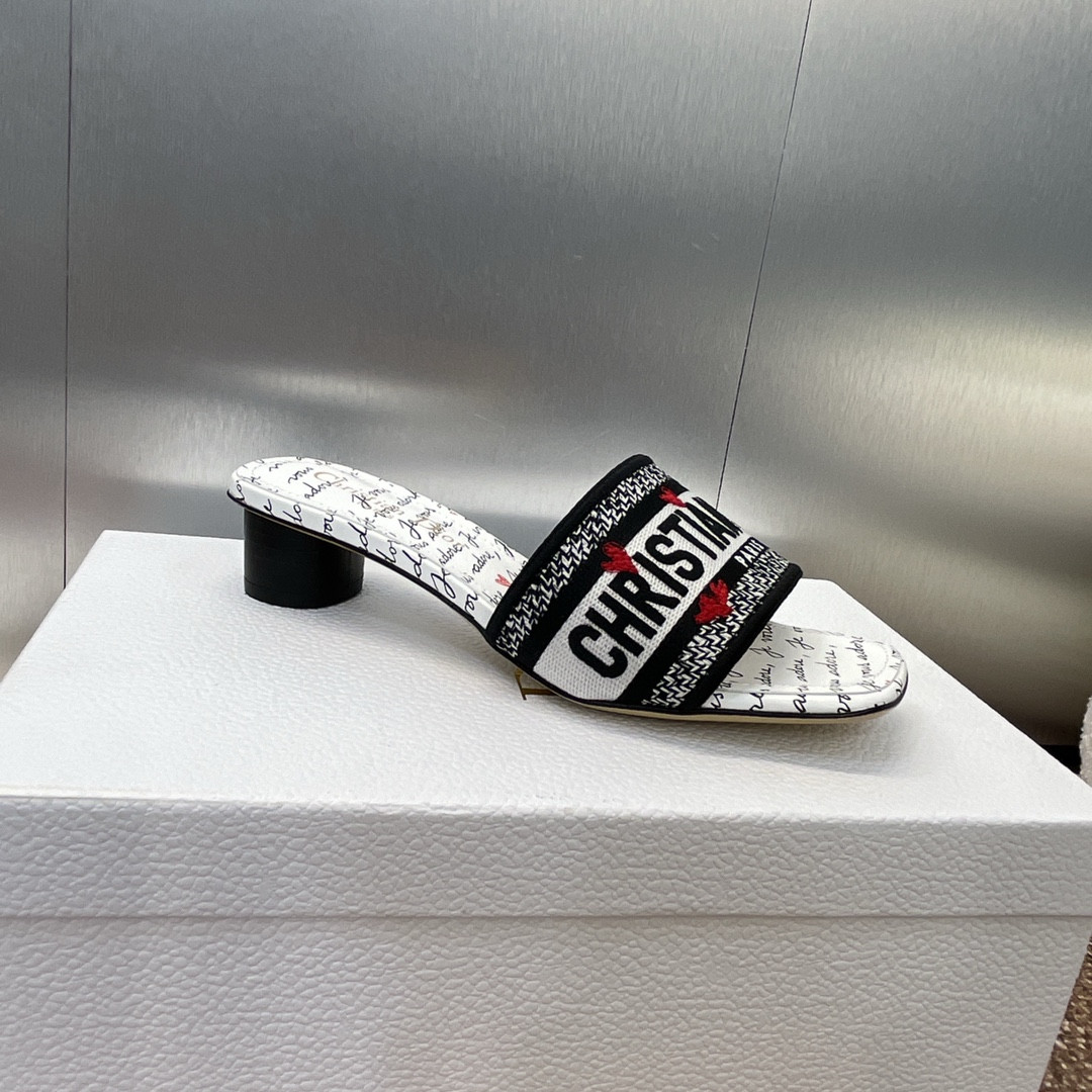 ua D*oramour dway heeled slide