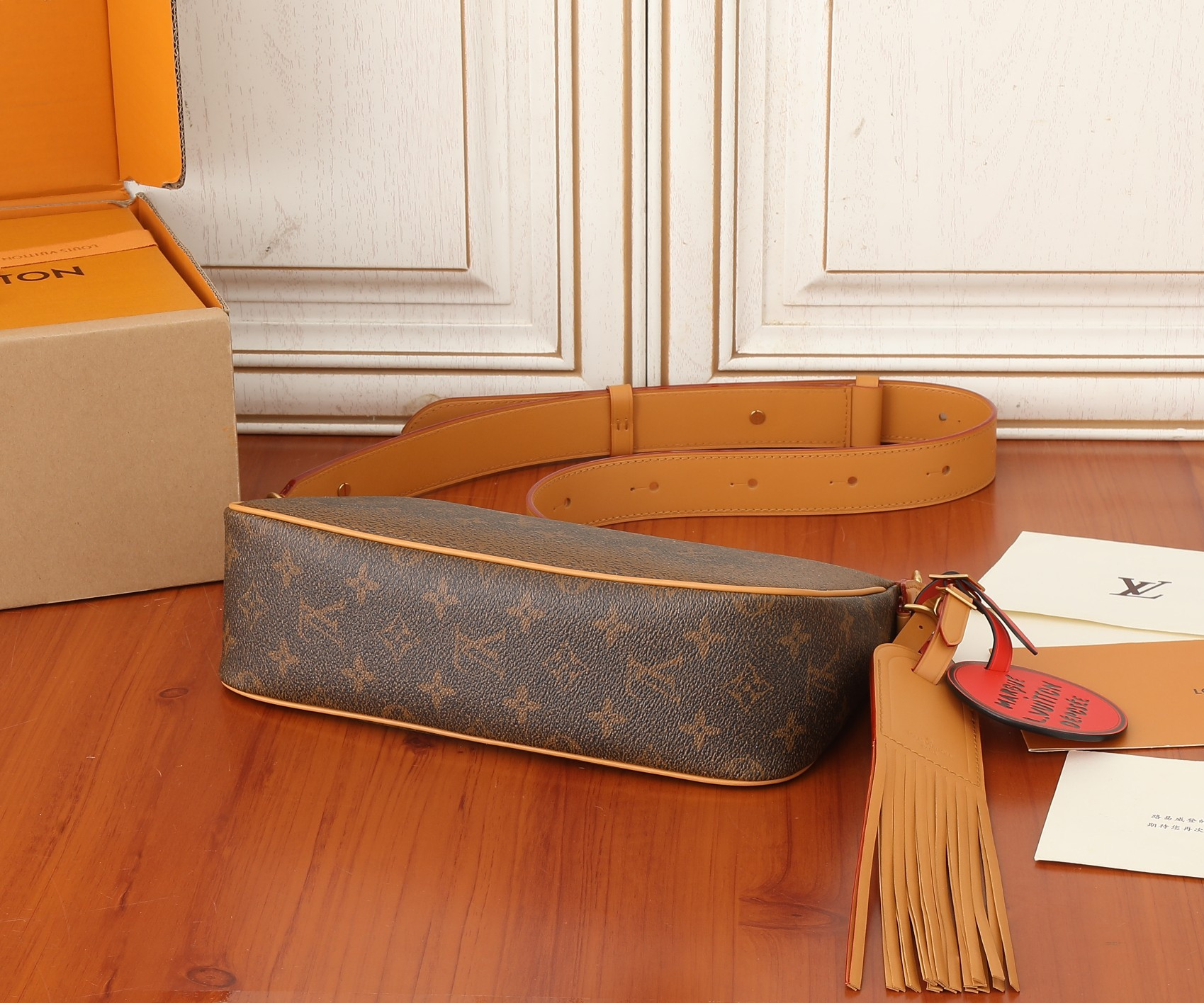 LV Pochette Accessoire XL M11623 28x16.5x9CM