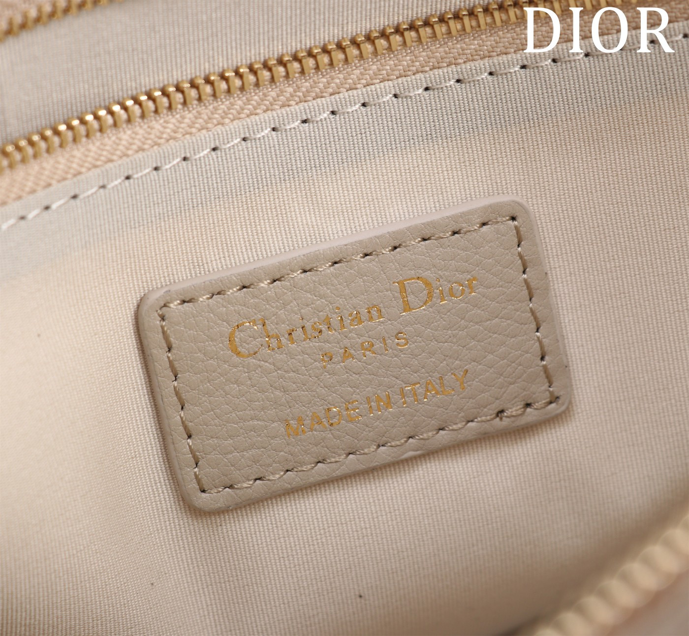 large D*or caro daily pouch 30 x 21.5 cm