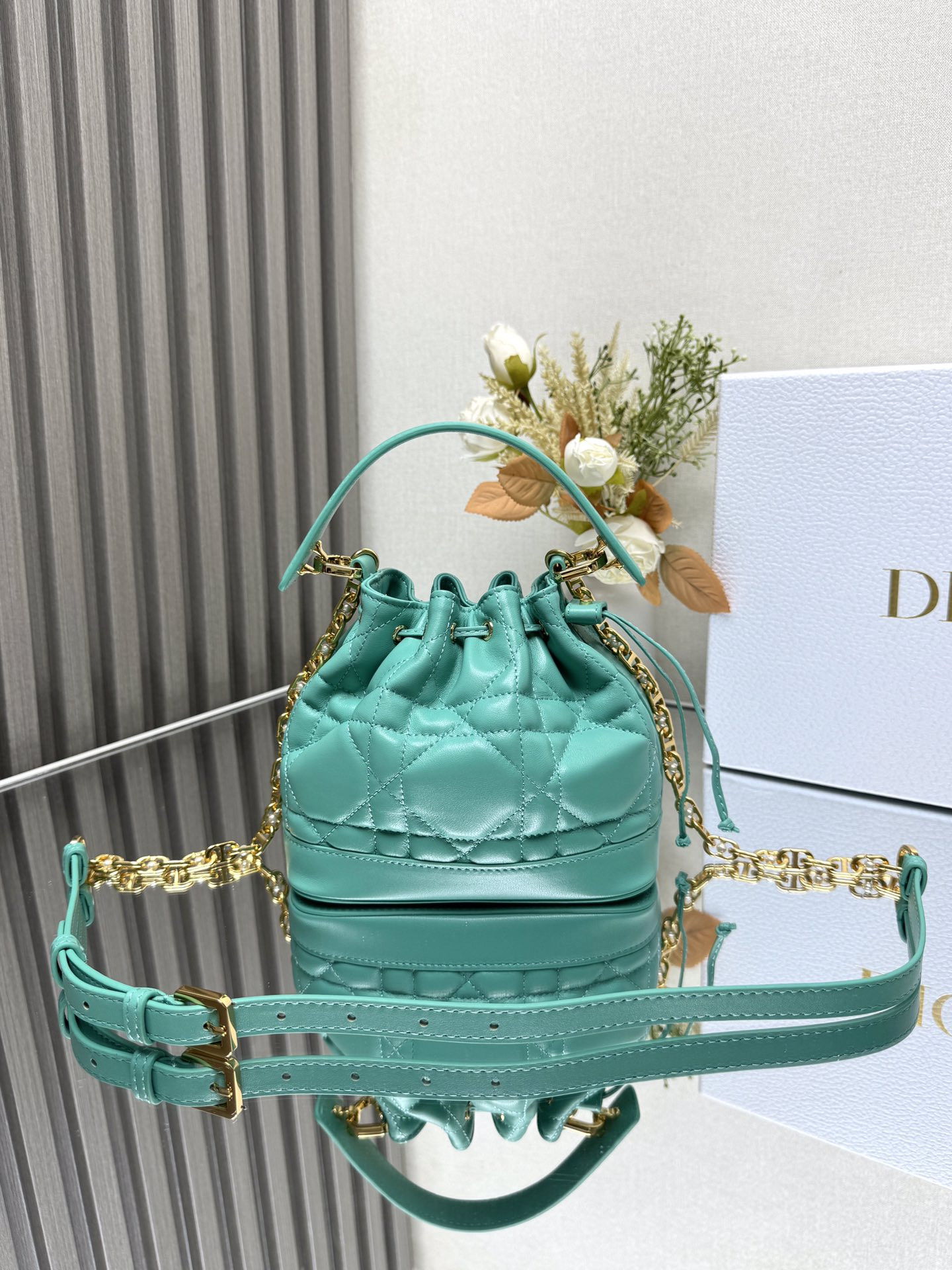 small D*or jolie bucket bag 17 x 16 x 10.5 cm