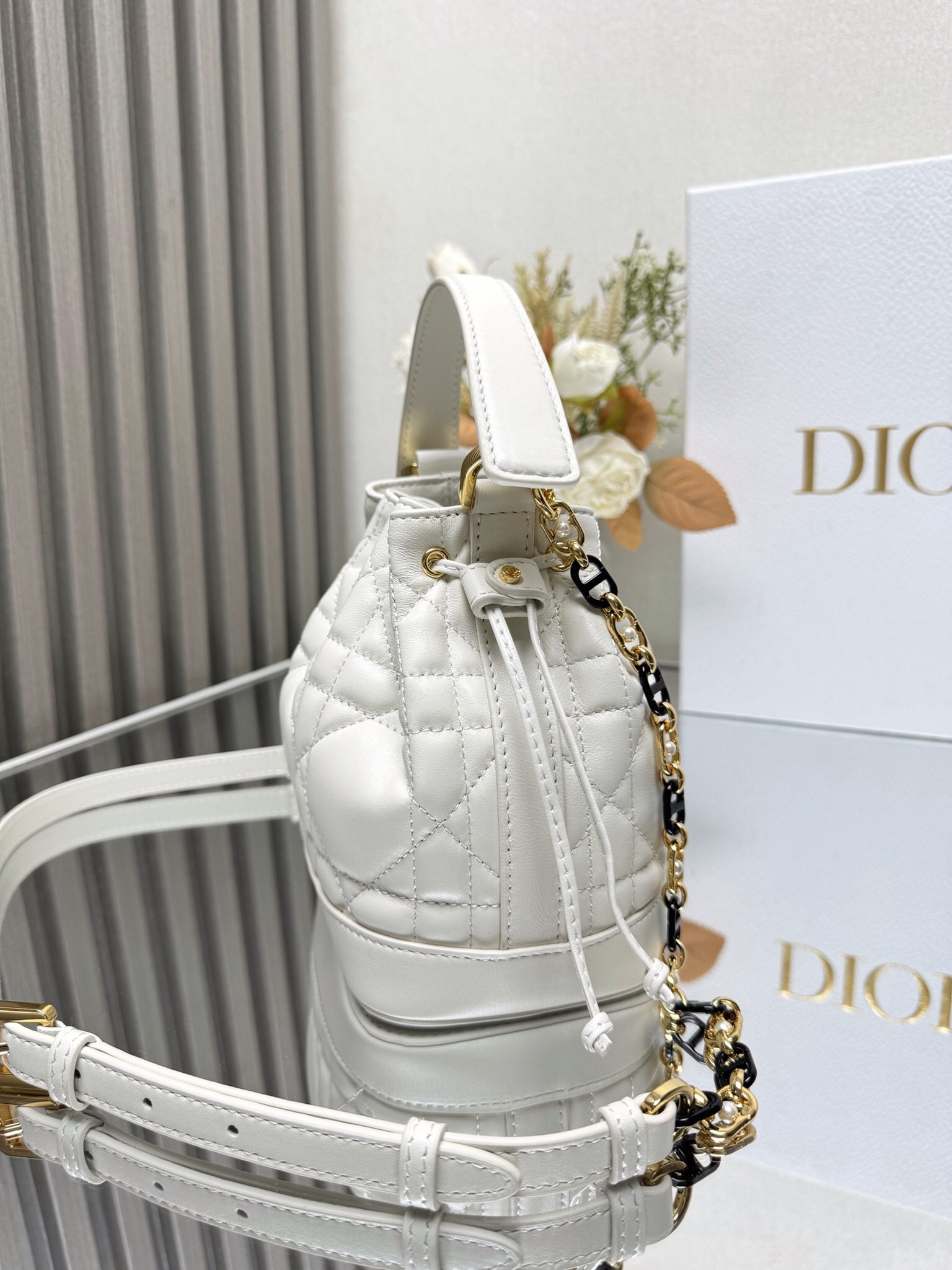 small D*or jolie bucket bag 17 x 16 x 10.5 cm