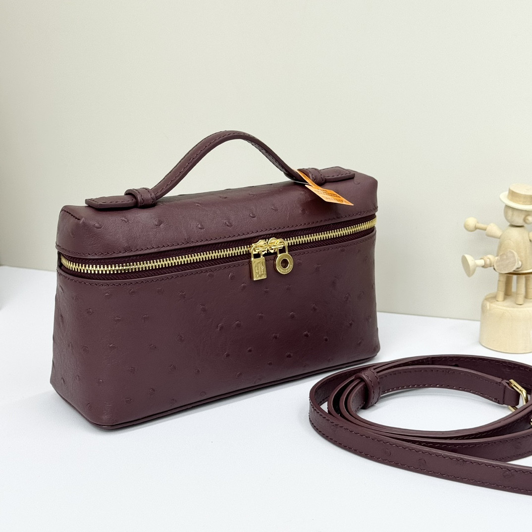 L**o p*ana extra pocket l19 ostrich-grained leather 11 x 19 x 6.5 cm