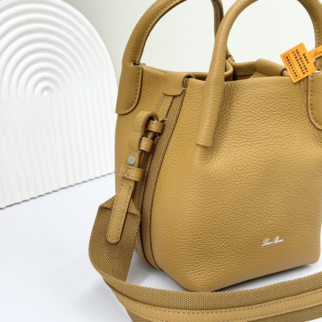 L**o p*ana micro bale bag grained calfskin 23 x 16 x 14 cm
