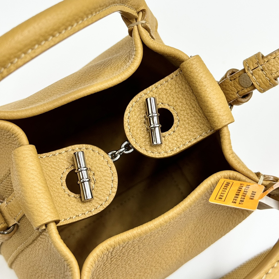 L**o p*ana micro bale bag grained calfskin 23 x 16 x 14 cm