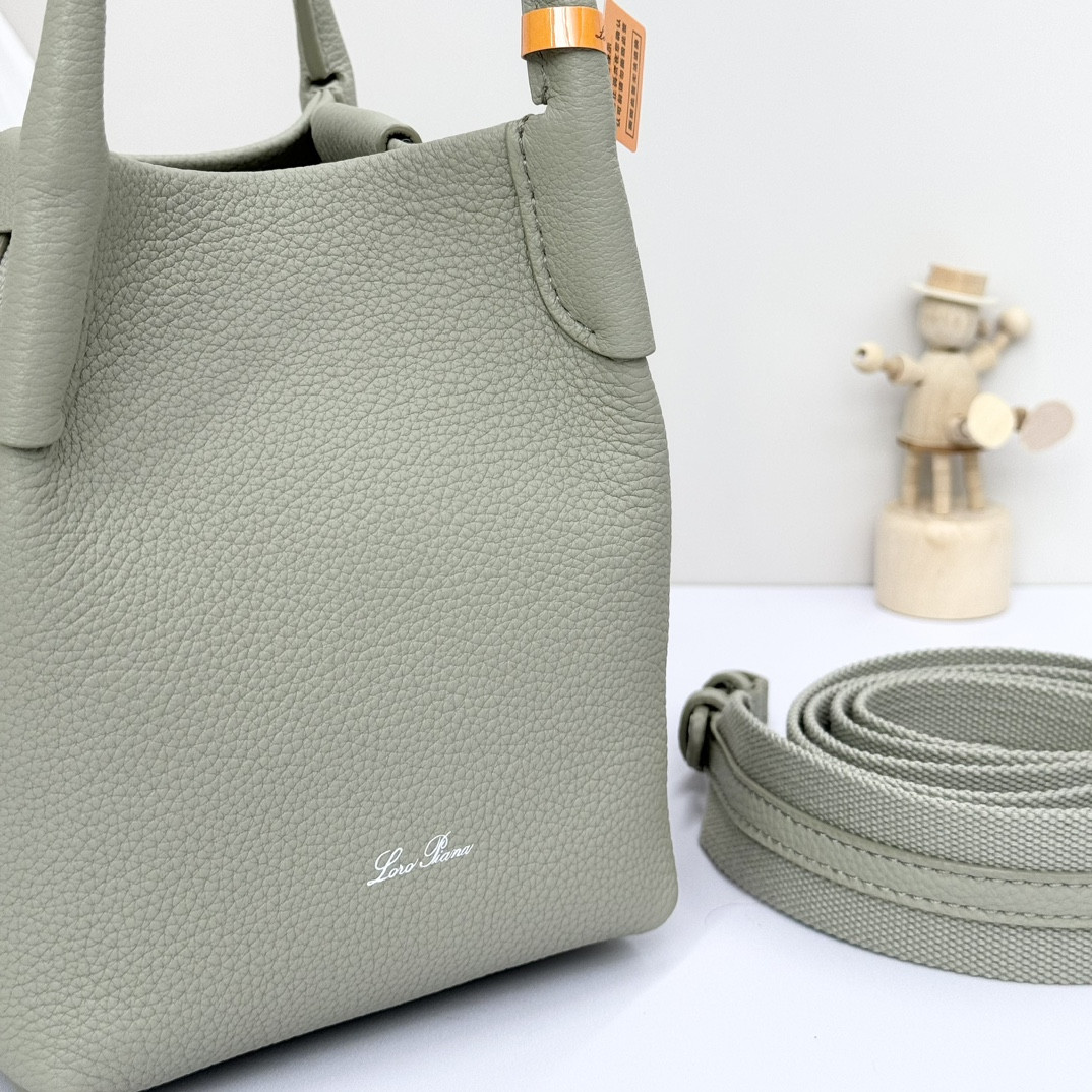L**o p*ana micro bale bag grained calfskin 23 x 16 x 14 cm