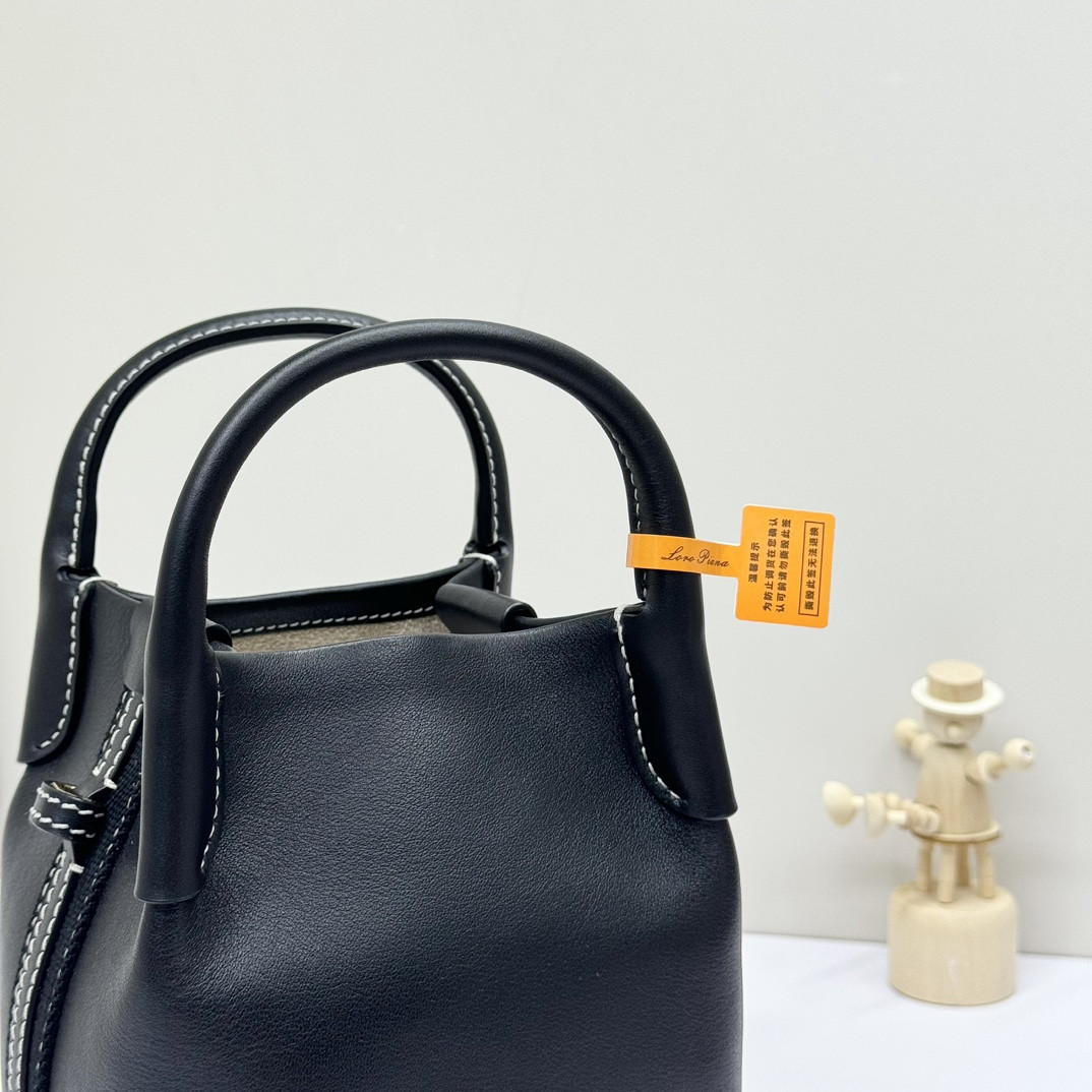 L**o p*ana micro bale bag smooth calfskin 23 x 16 x 14 cm