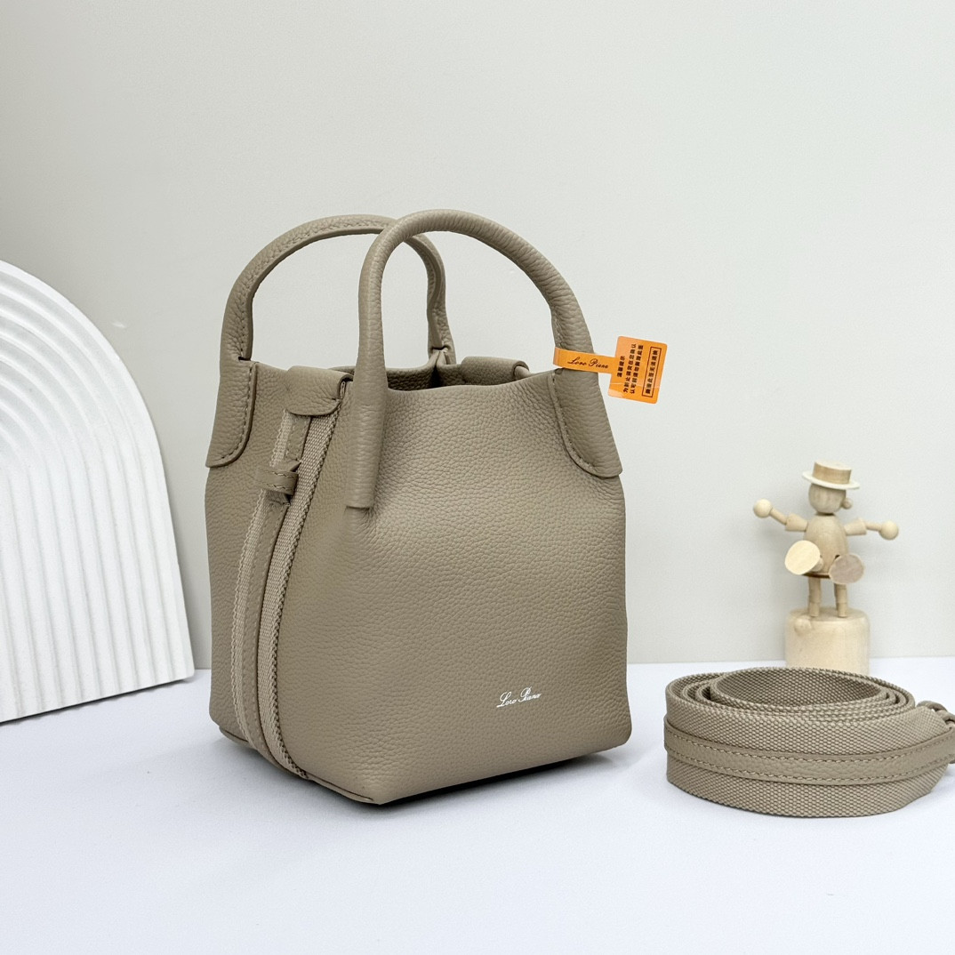 L**o p*ana micro bale bag grained calfskin 23 x 16 x 14 cm