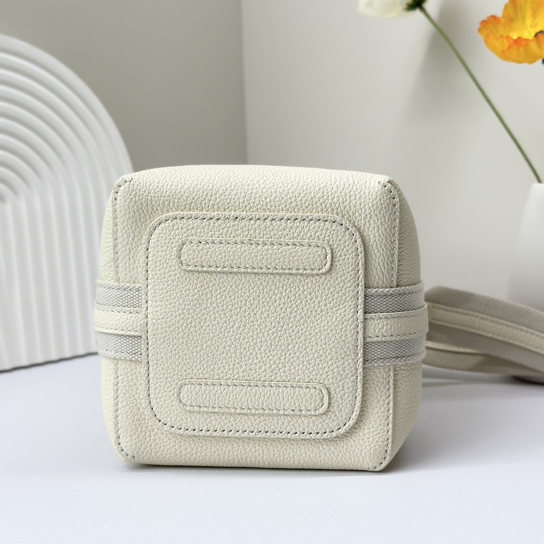 L**o p*ana micro bale bag grained calfskin 23 x 16 x 14 cm
