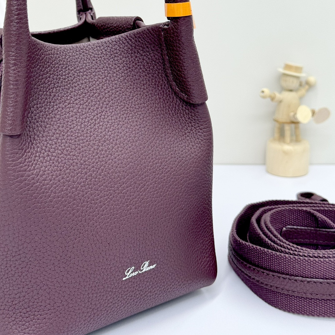 L**o p*ana micro bale bag grained calfskin 23 x 16 x 14 cm