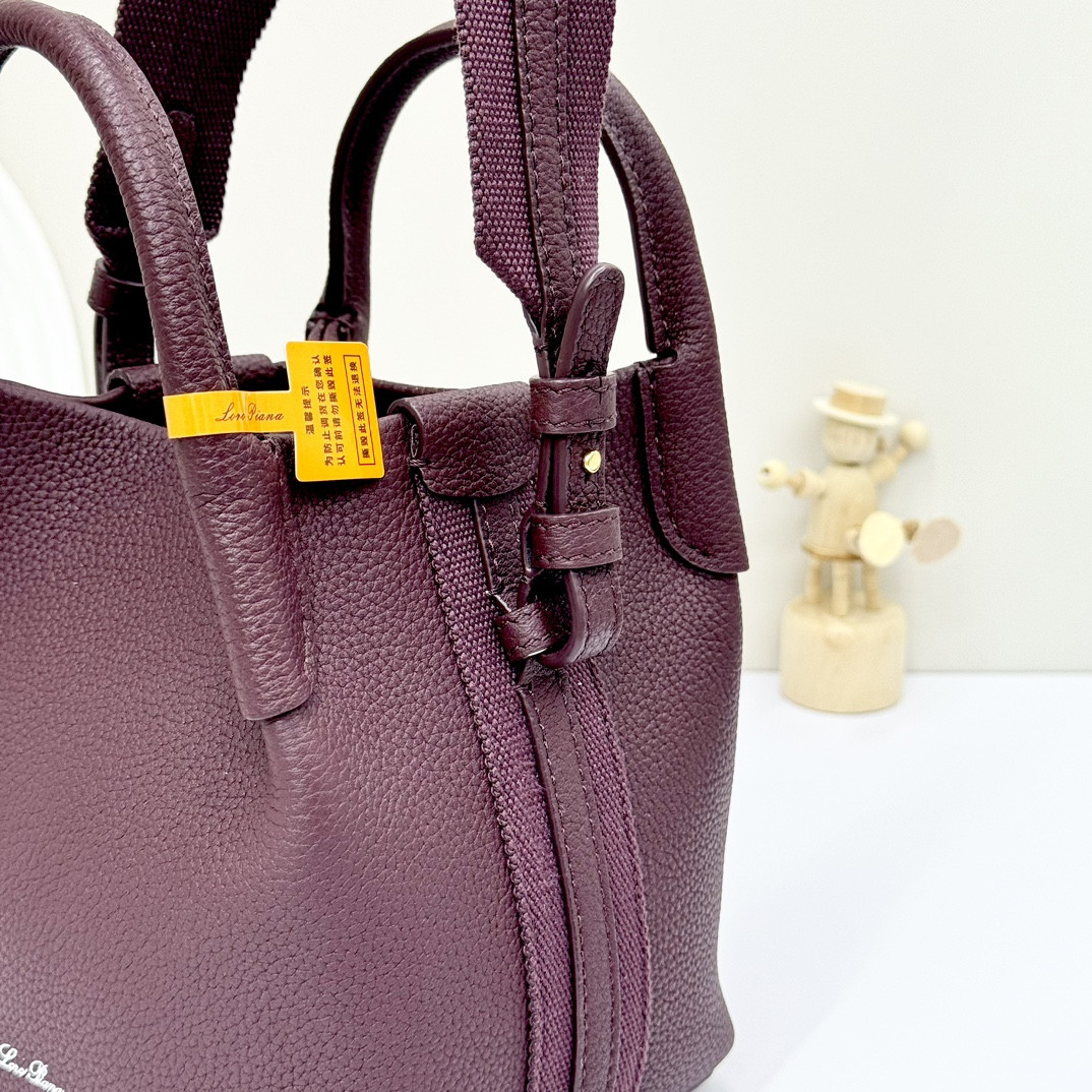 L**o p*ana micro bale bag grained calfskin 23 x 16 x 14 cm
