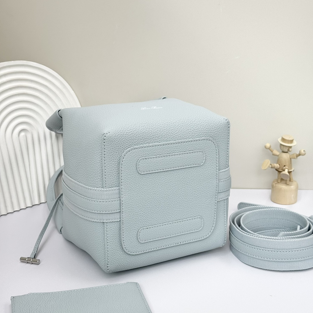 L**o p*ana small bale bag grained calfskin 17 x 17 x 21 cm