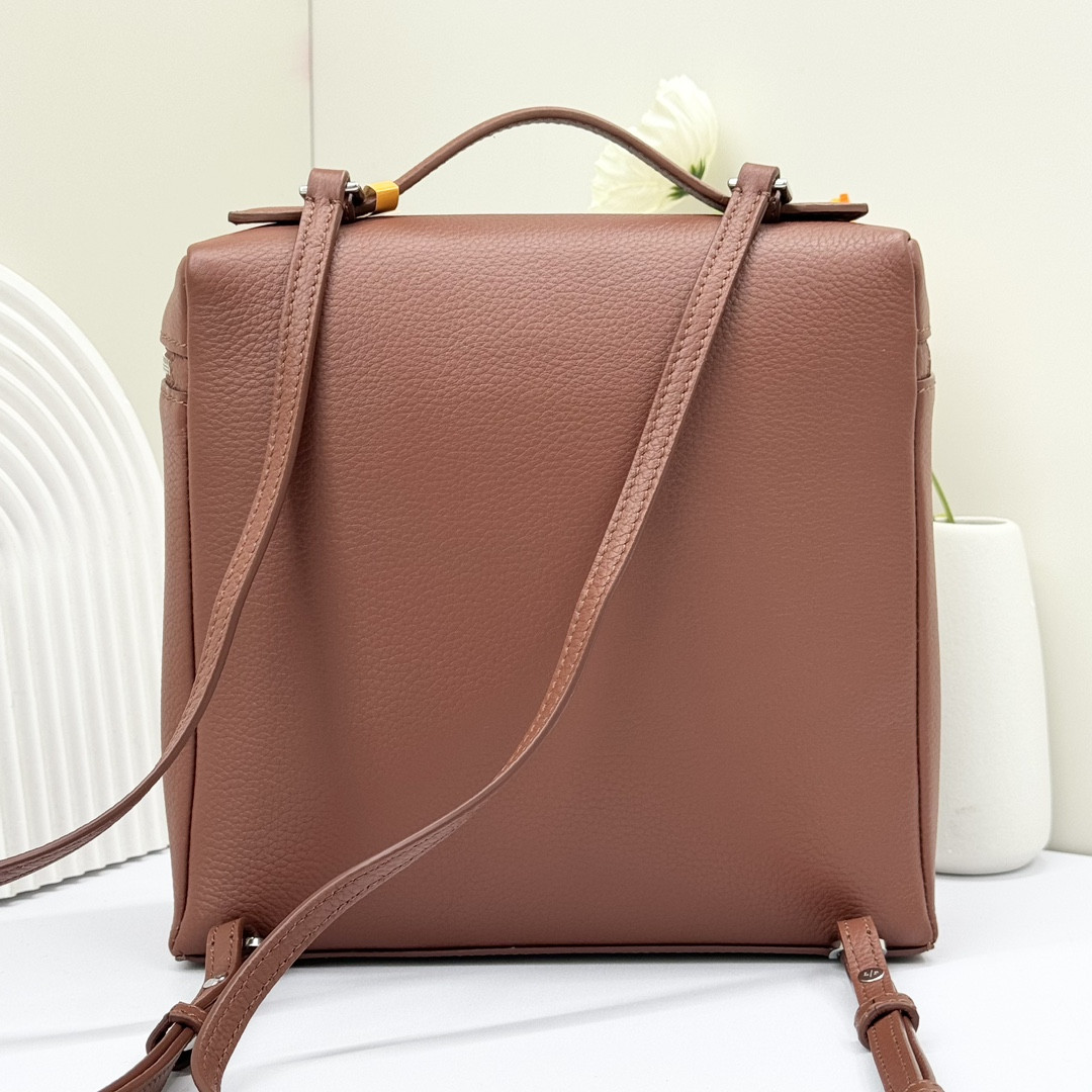 L**o p*ana extra pocket backpack l23.5 grained calfskin 23 x 21 x 8 cm