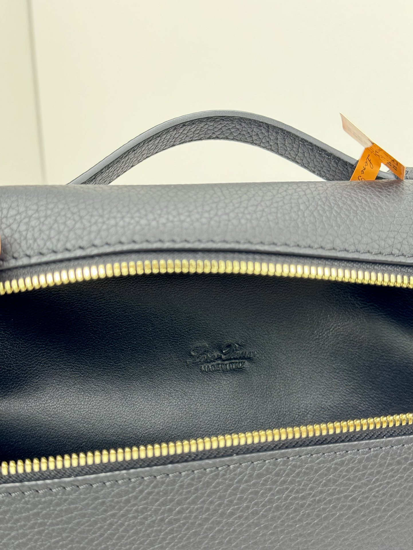 L**o p*ana extra pocket backpack l23.5 grained calfskin 23 x 21 x 8 cm