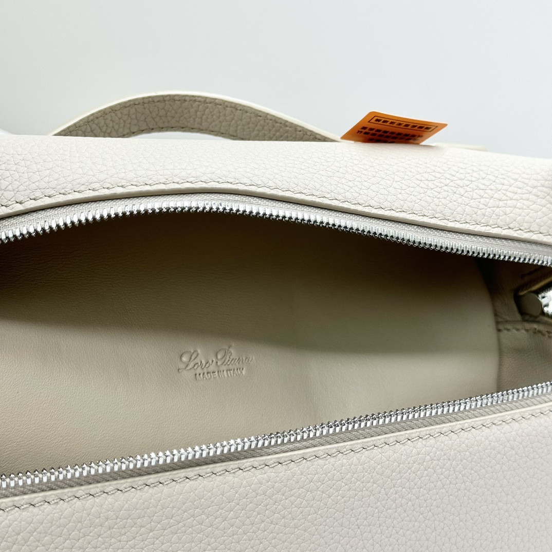 L**o p*ana extra pocket backpack l23.5 grained calfskin 23 x 21 x 8 cm