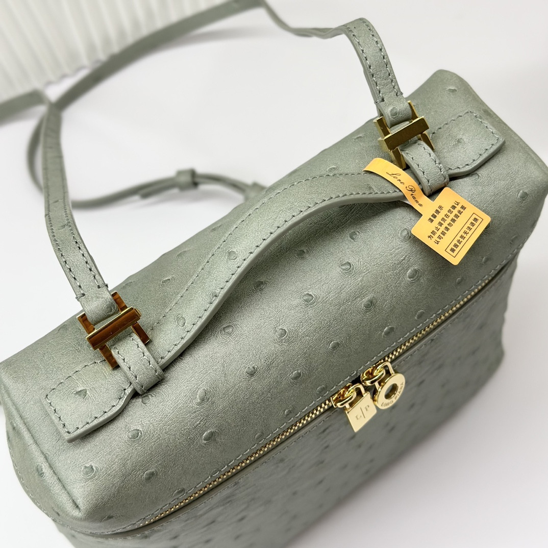 L**o p*ana extra pocket backpack l23.5 ostrich-grained leather 23 x 21 x 8 cm