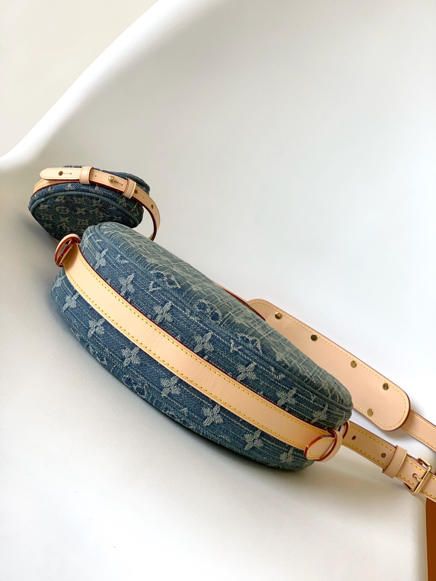 LV Croissant MM M46856 9.8 x 5.9 x 2 inches