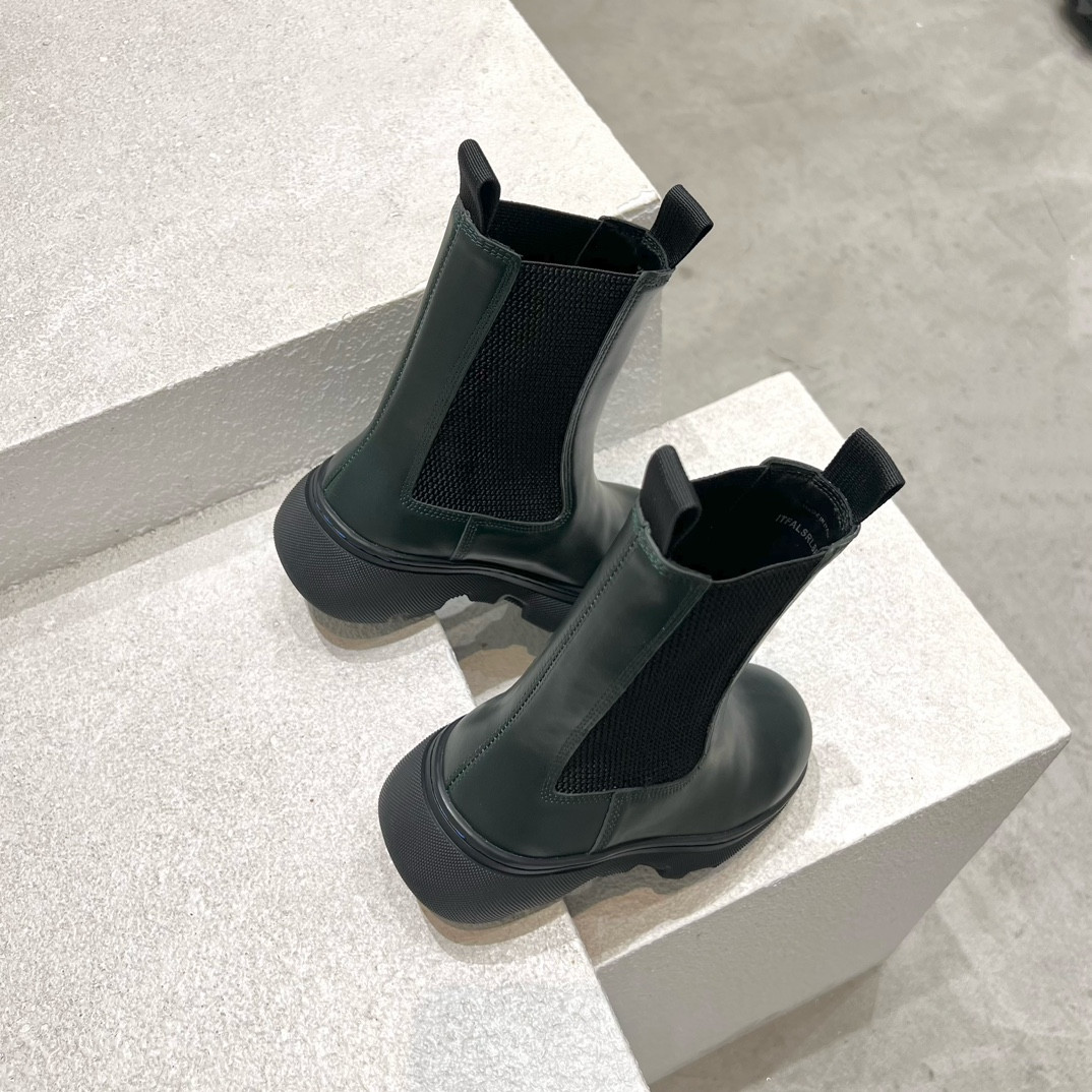 ua B**rry leather creeper chelsea boots
