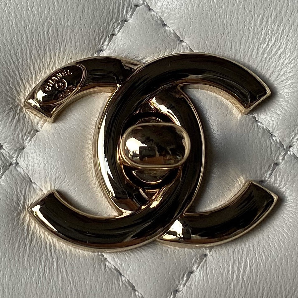 Ch*el trendy cc 23s 14.5 × 19.5 × 8 cm