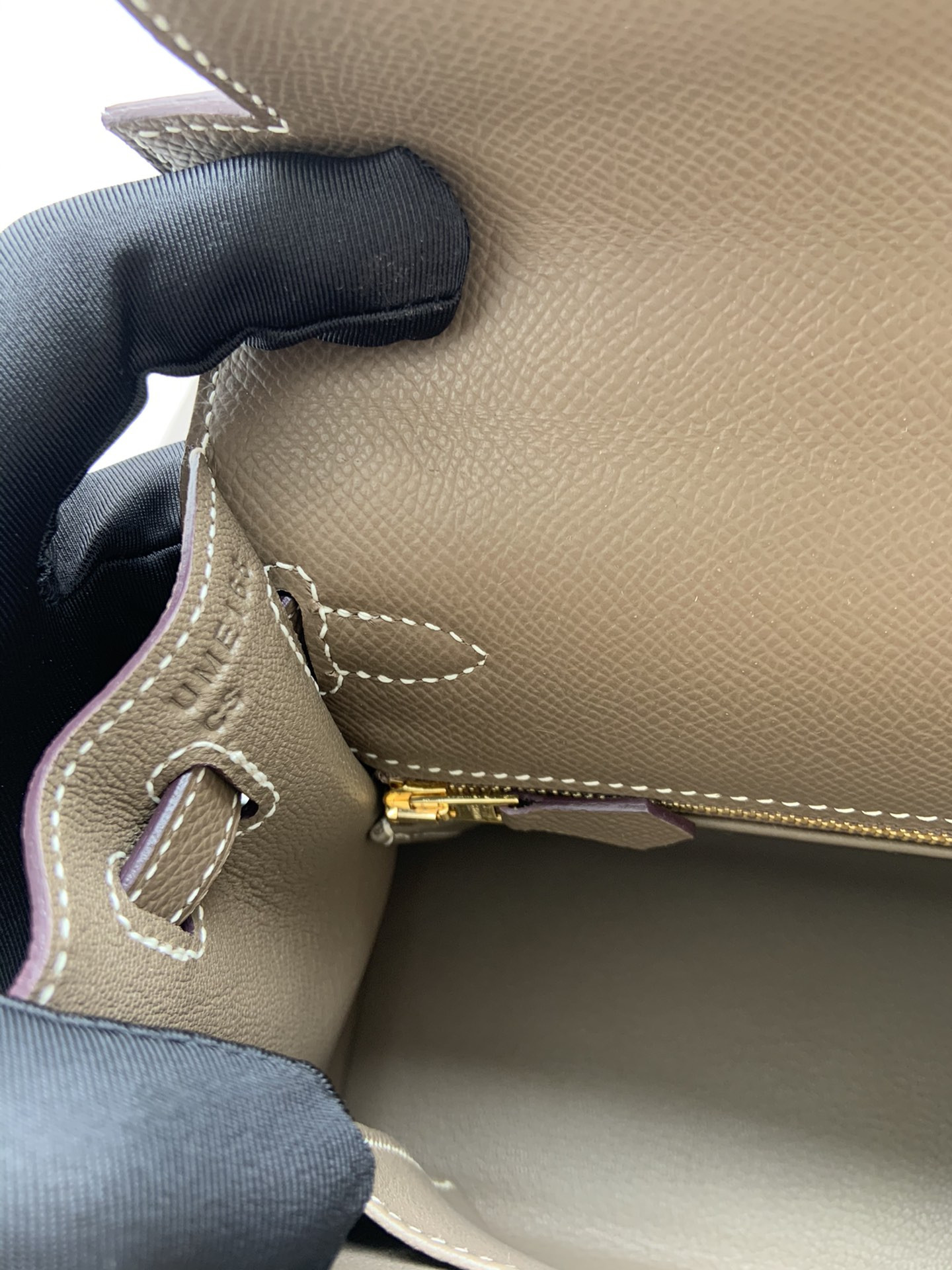 HERMÈS Kelly Gold-tone Hardware 25 28