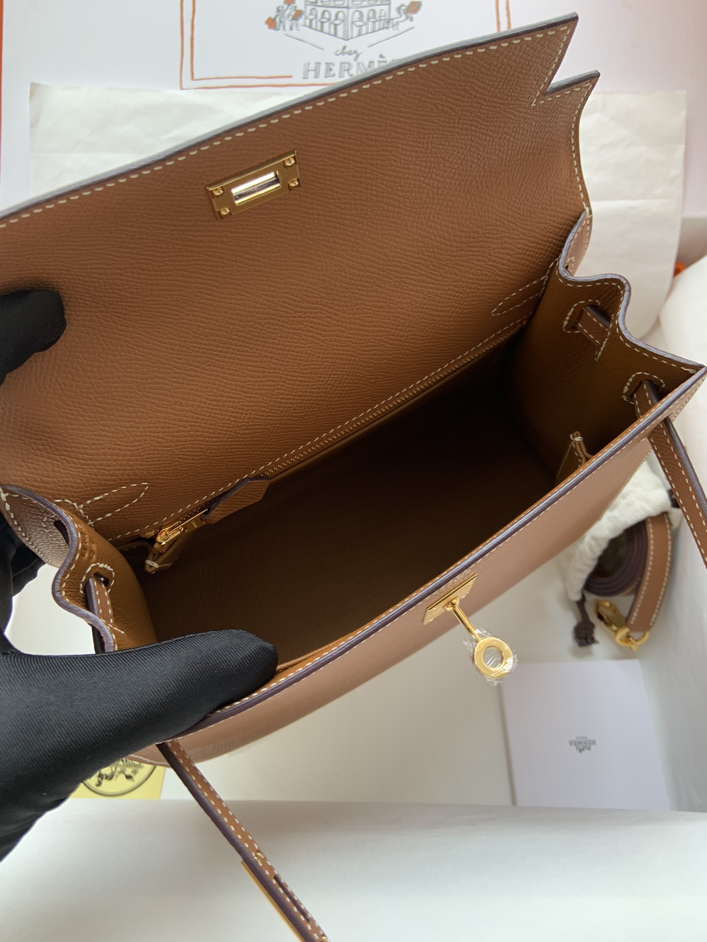 HERMÈS Kelly Gold-tone Hardware 25 28