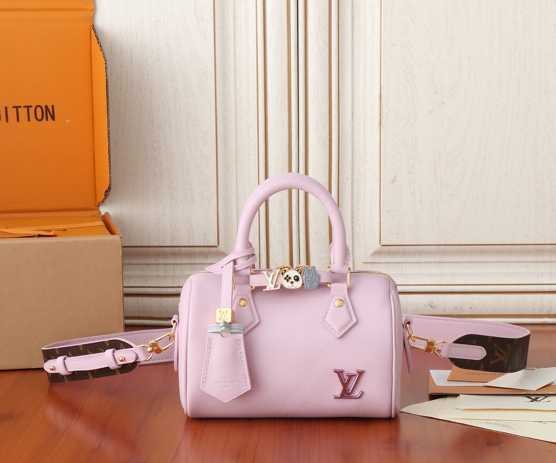 LV Speedy 18 M24598 18x12.5x11CM