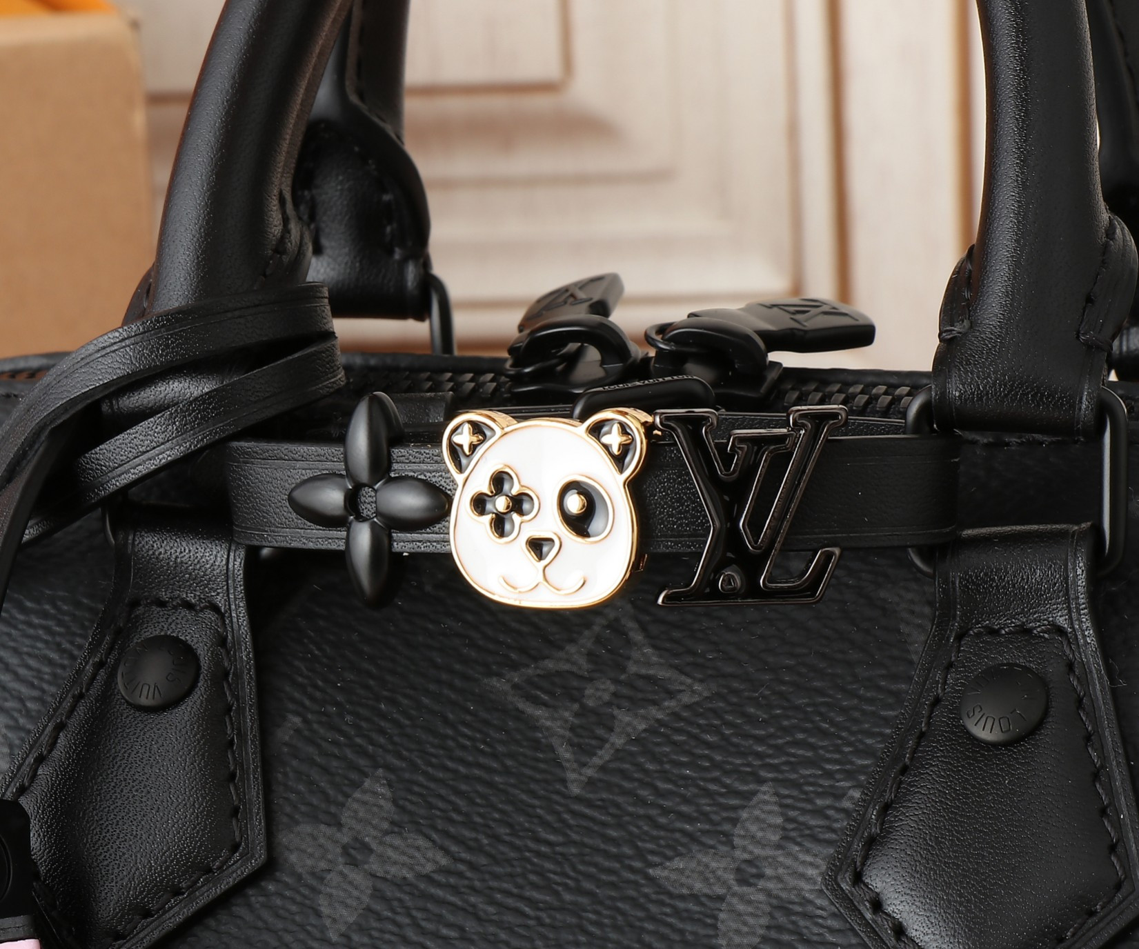 LV Speedy 18  M24606 18x12.5x11CM