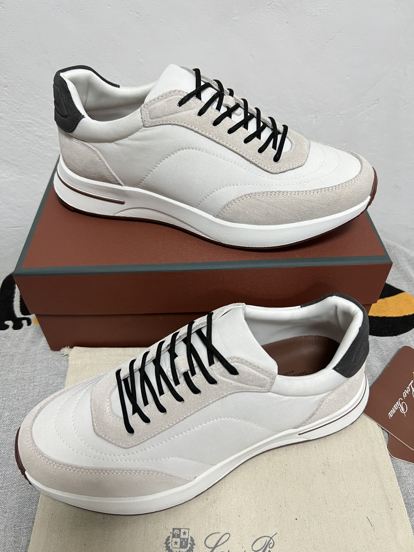 ua L**o p*ana week end walk sneakers