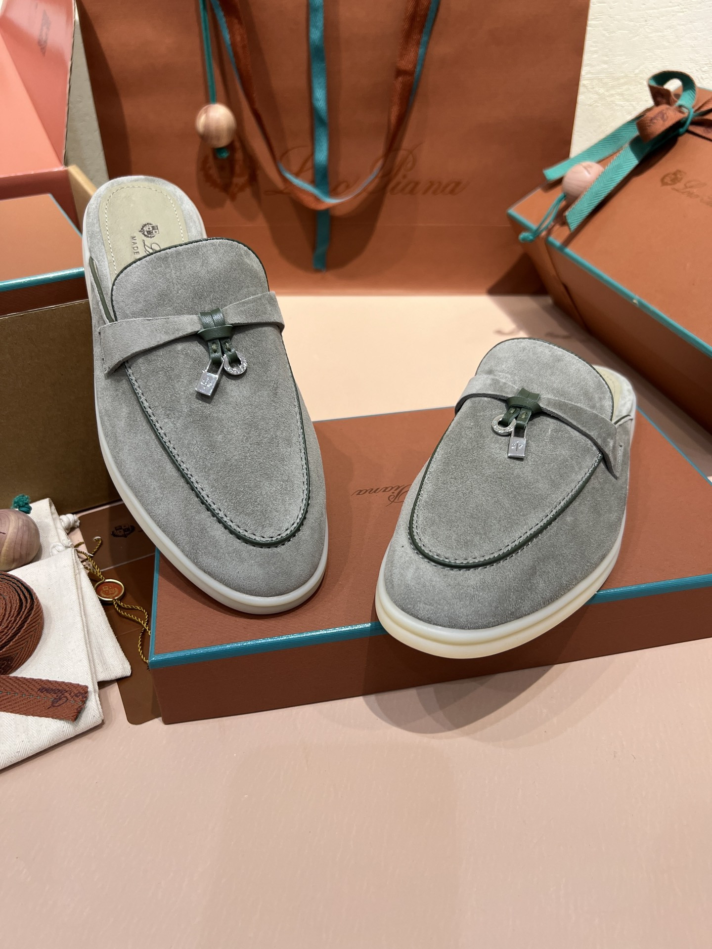 ua L**o p*ana babouche charms walk loafers