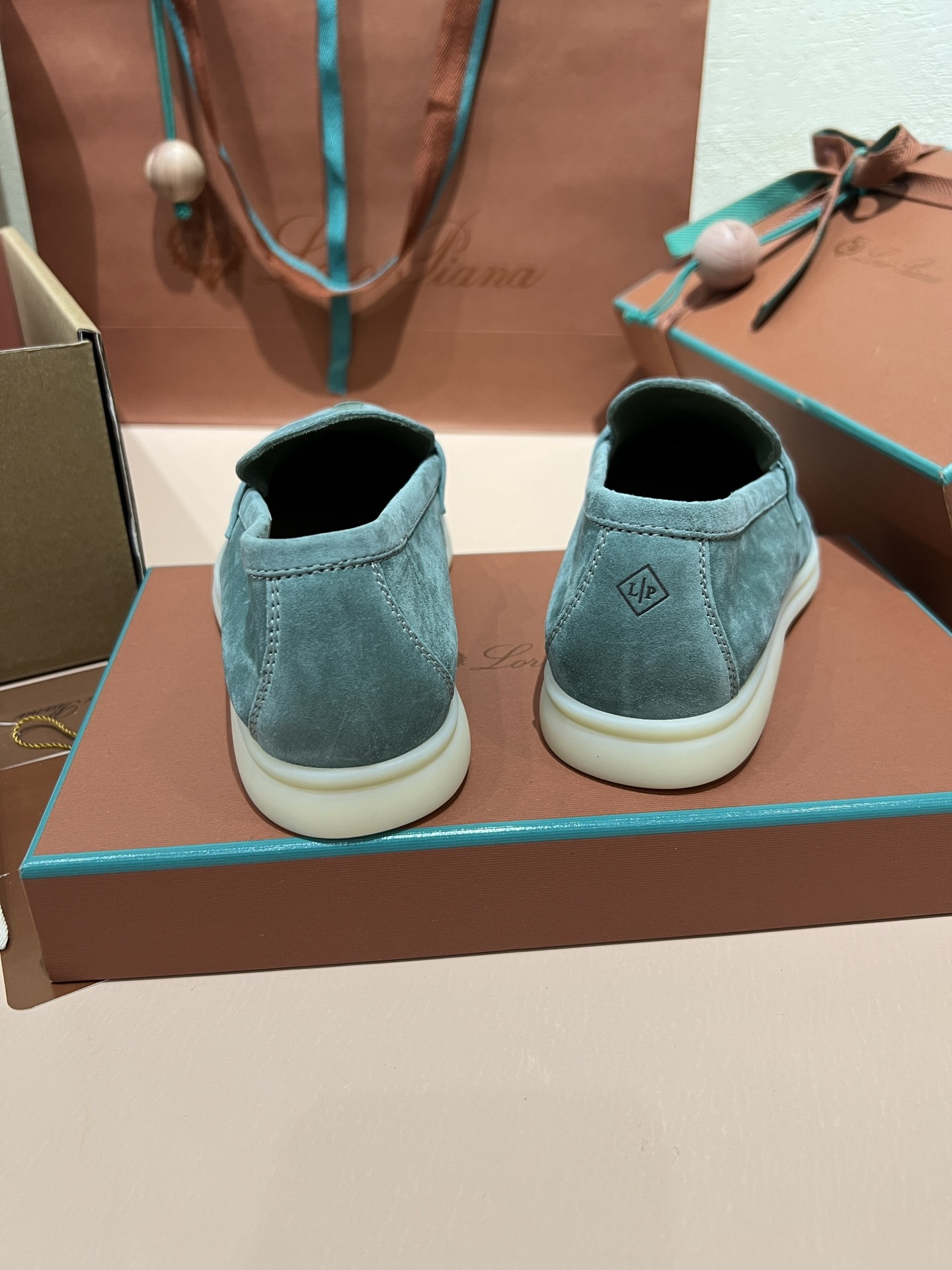ua L**o p*ana summer charms walk loafers