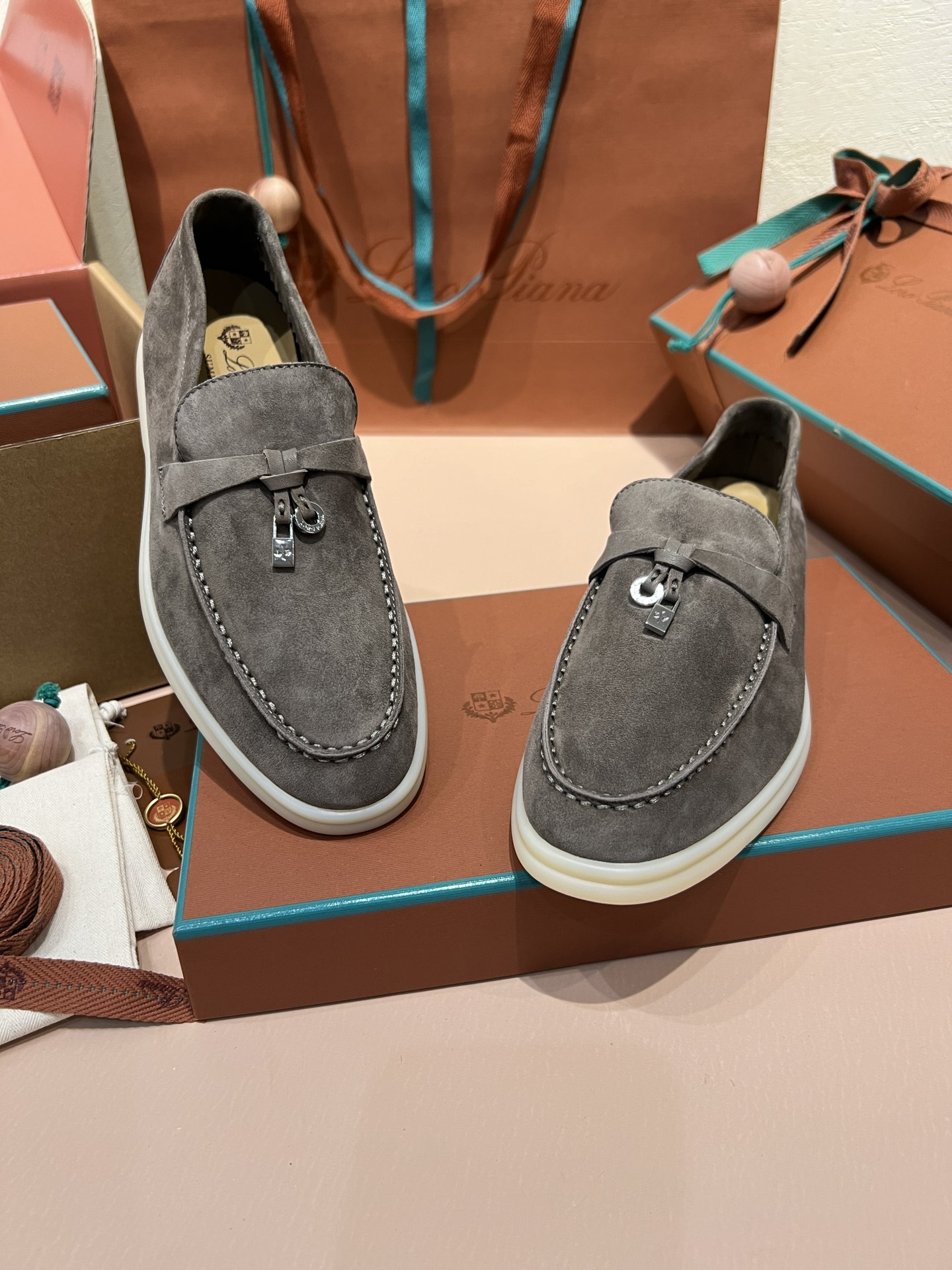 ua L**o p*ana summer charms walk loafers