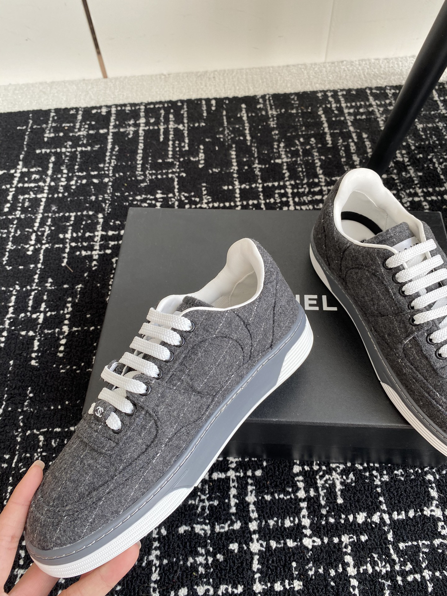ua Ch*el sneaker