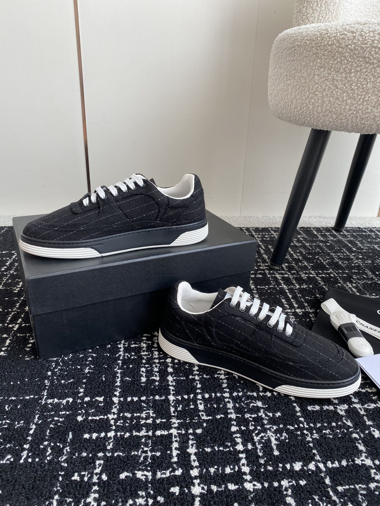 ua Ch*el sneaker