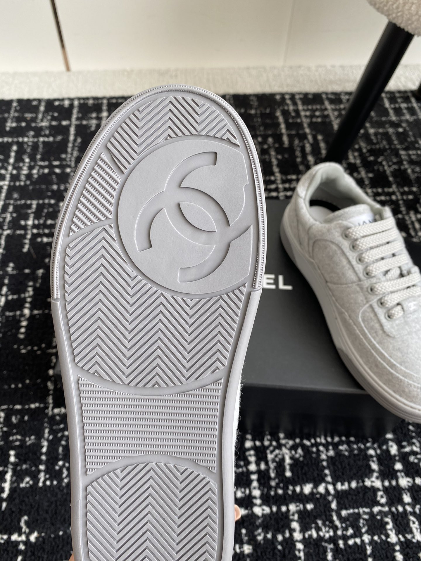ua Ch*el sneaker