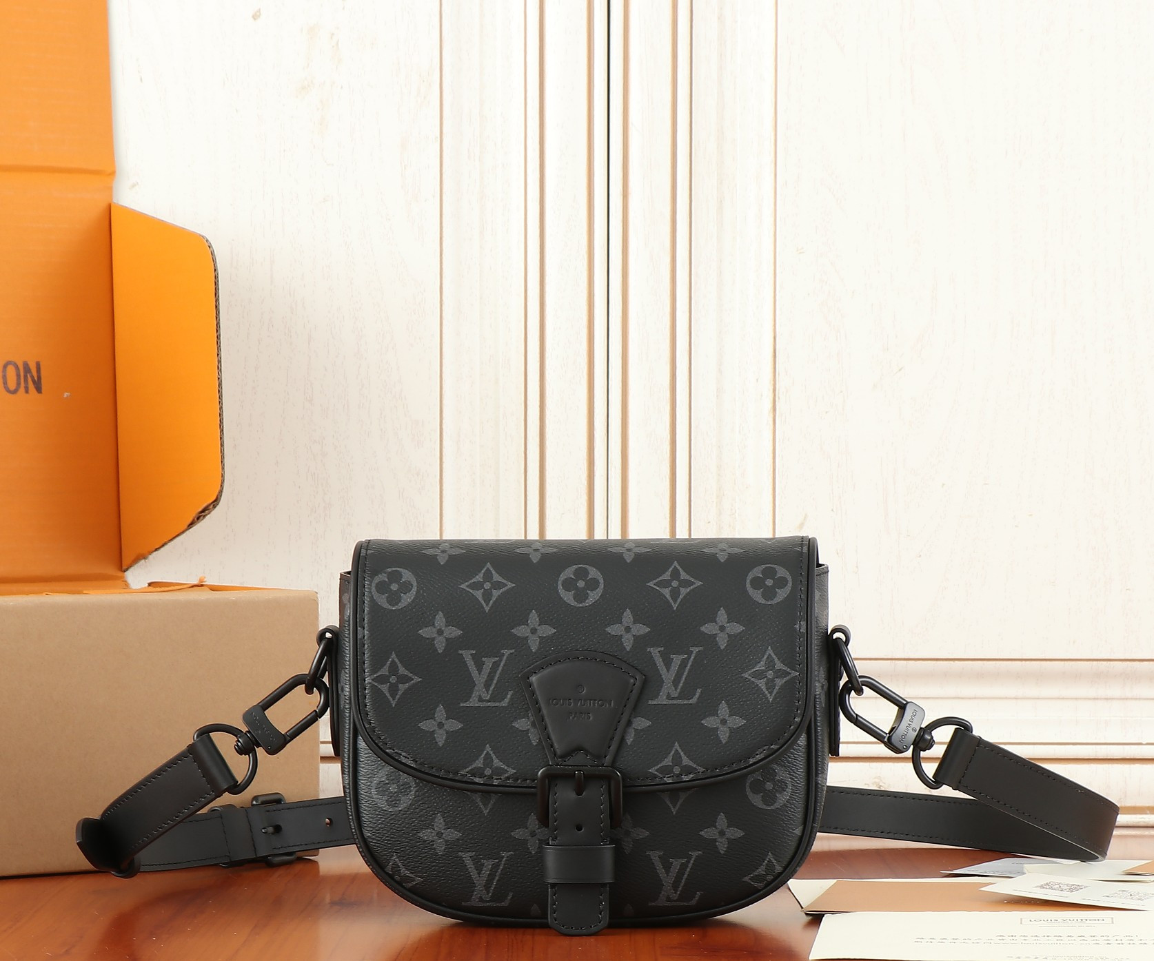 LV Montsouris Messenger M47061 20x17x7CM