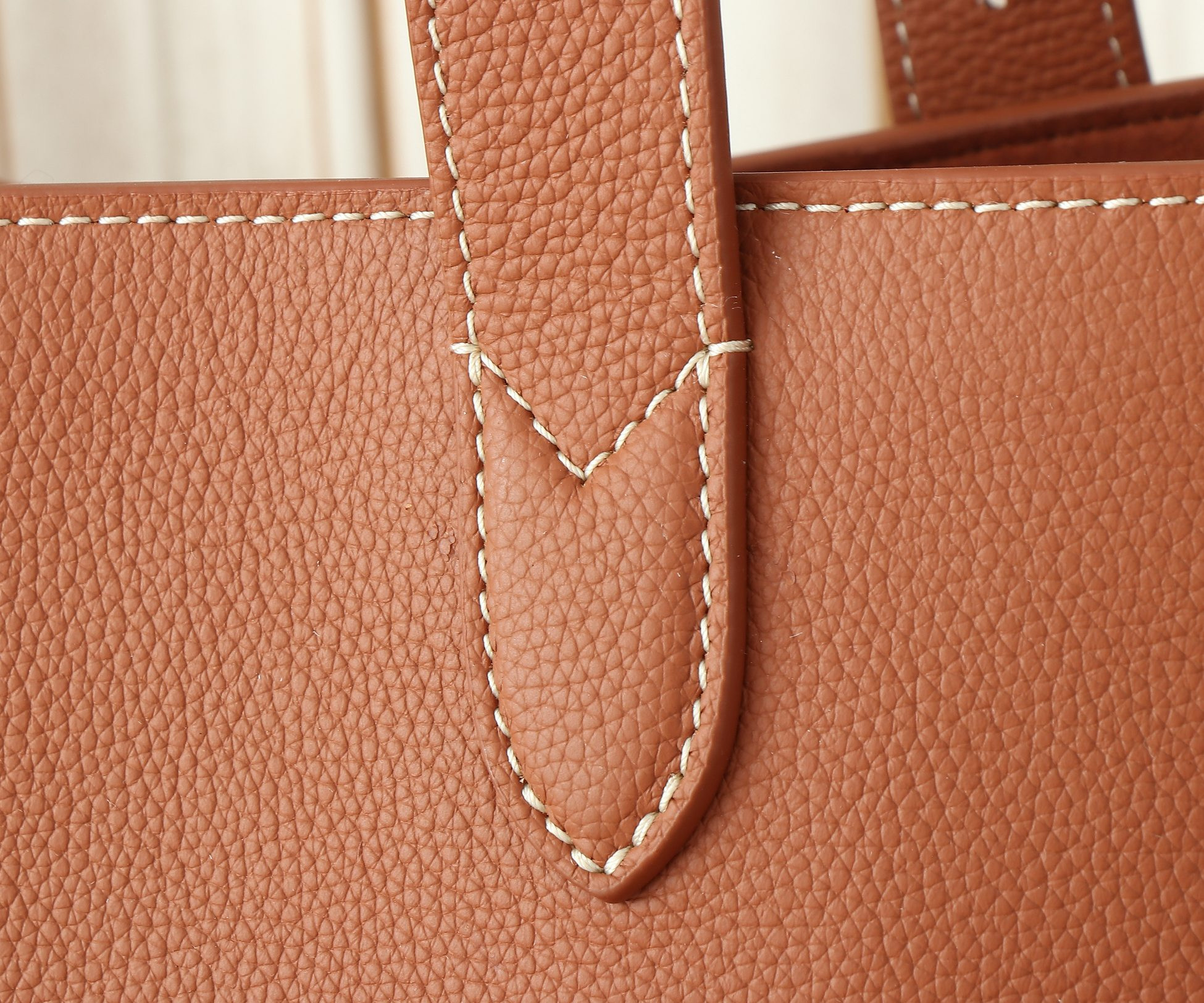 LV Low Key Cabas MM M25342 47x30x14cm