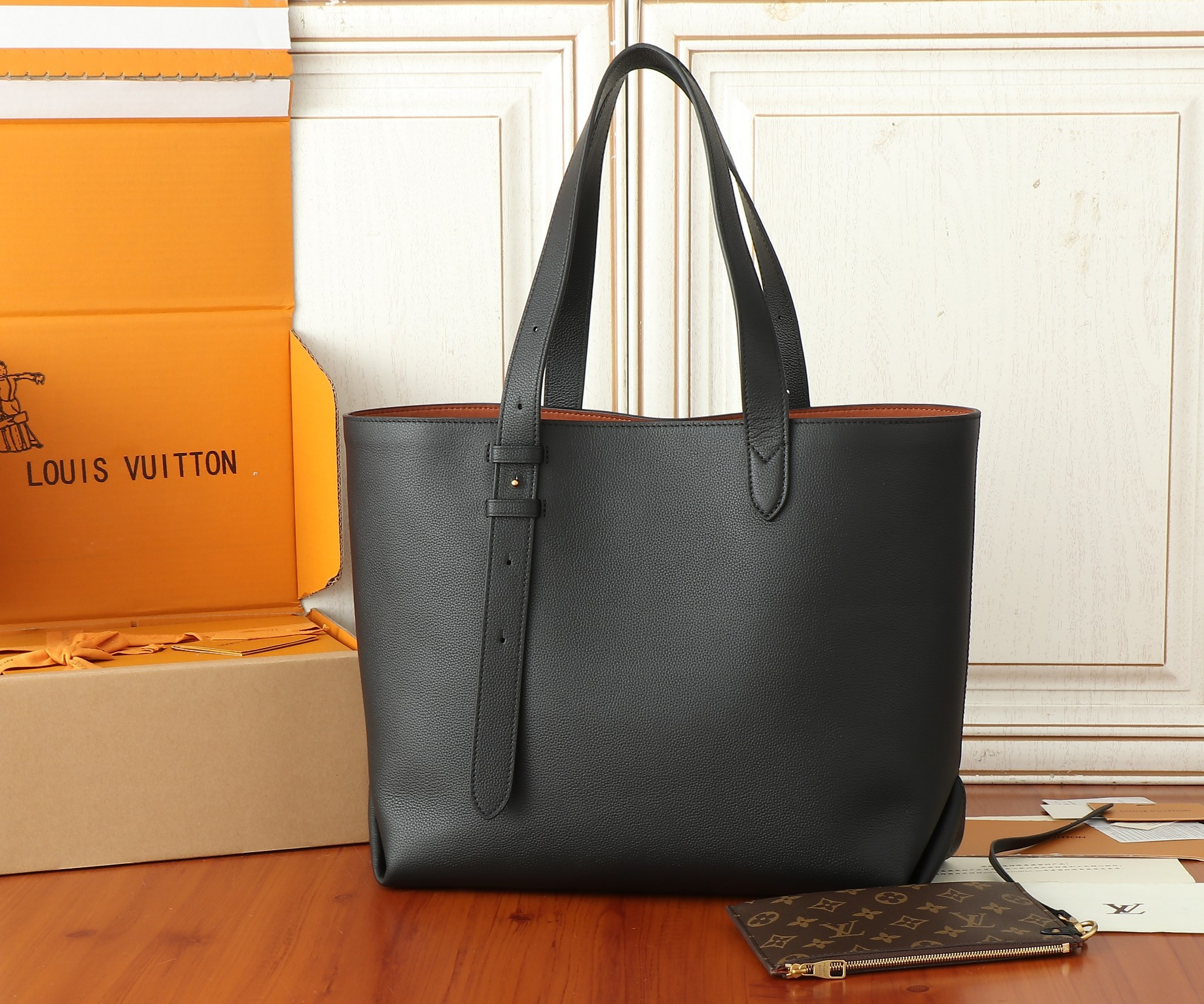 LV Low Key Cabas MM M25341 47x30x14cm
