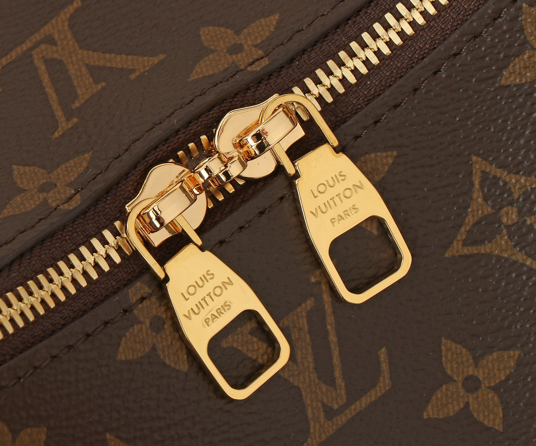 LV Slouchy MM M12098 31 x 11 x 40 cm