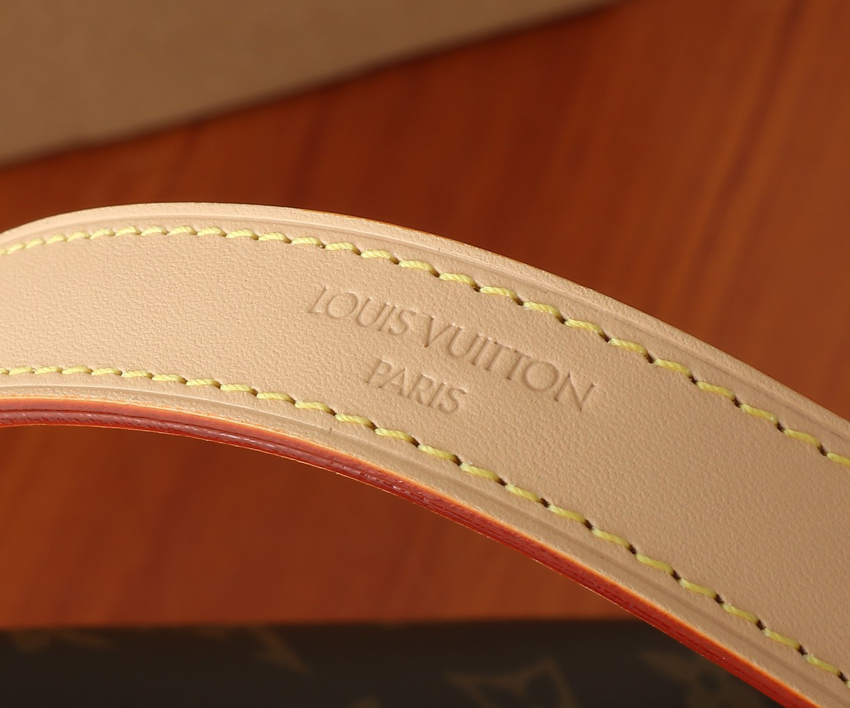 LV Slouchy PM M11952 22 x 9 x 33 cm