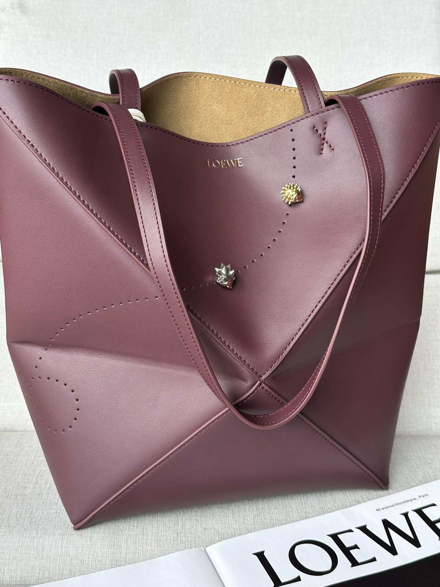 L0ew* medium puzzle fold tote in shiny calfskin 25.5x14.5x31.5cm