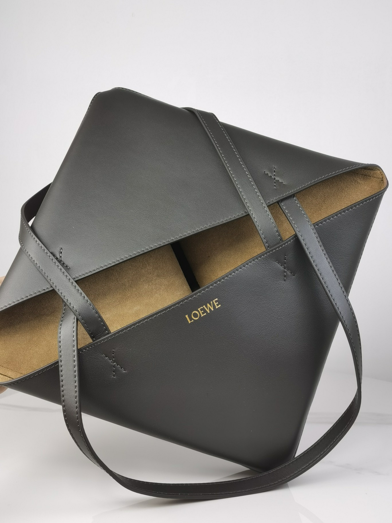 L0ew* medium puzzle fold tote in shiny calfskin 25.5x14.5x31.5cm