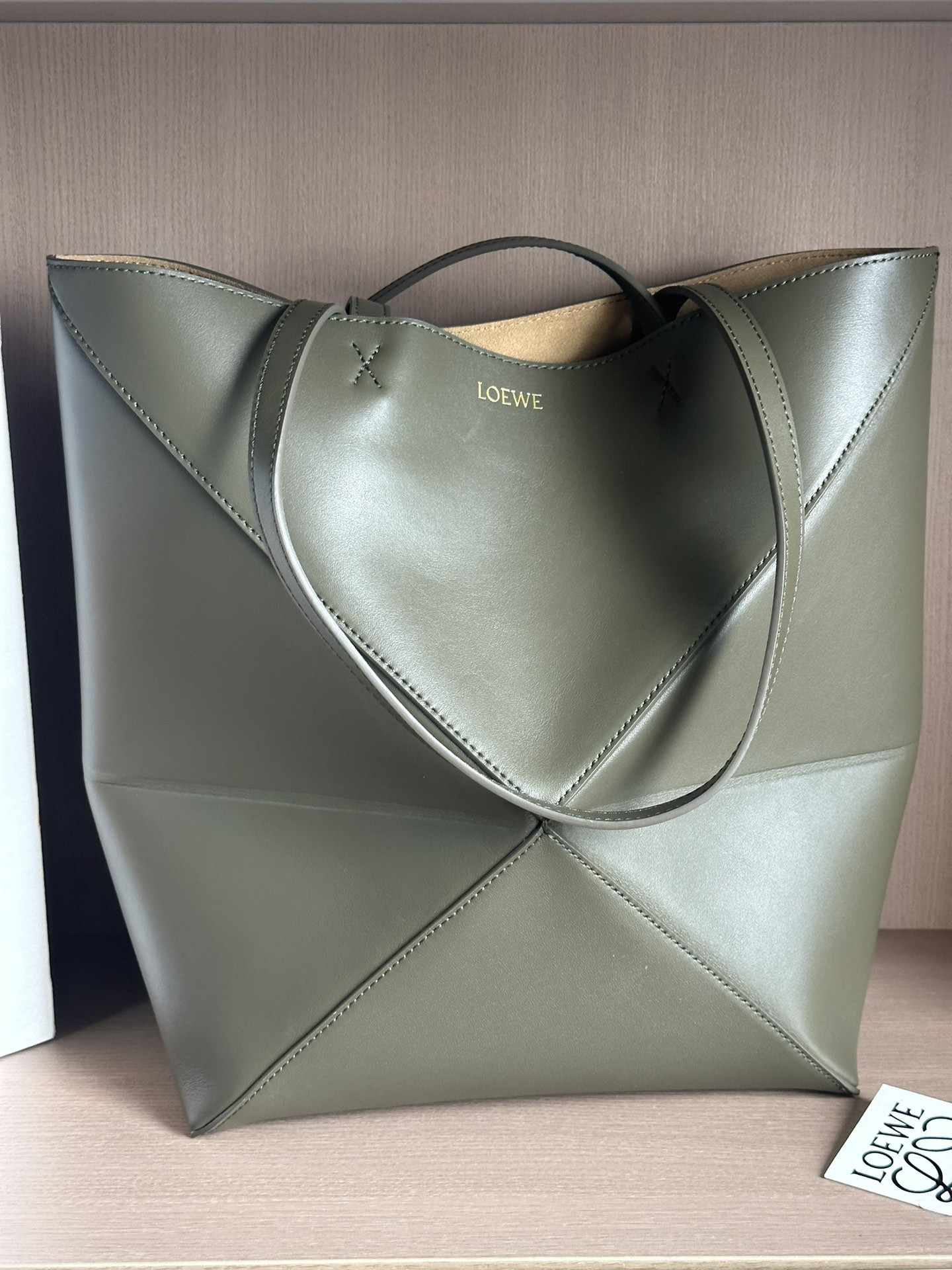 L0ew* medium puzzle fold tote in shiny calfskin 25.5x14.5x31.5cm