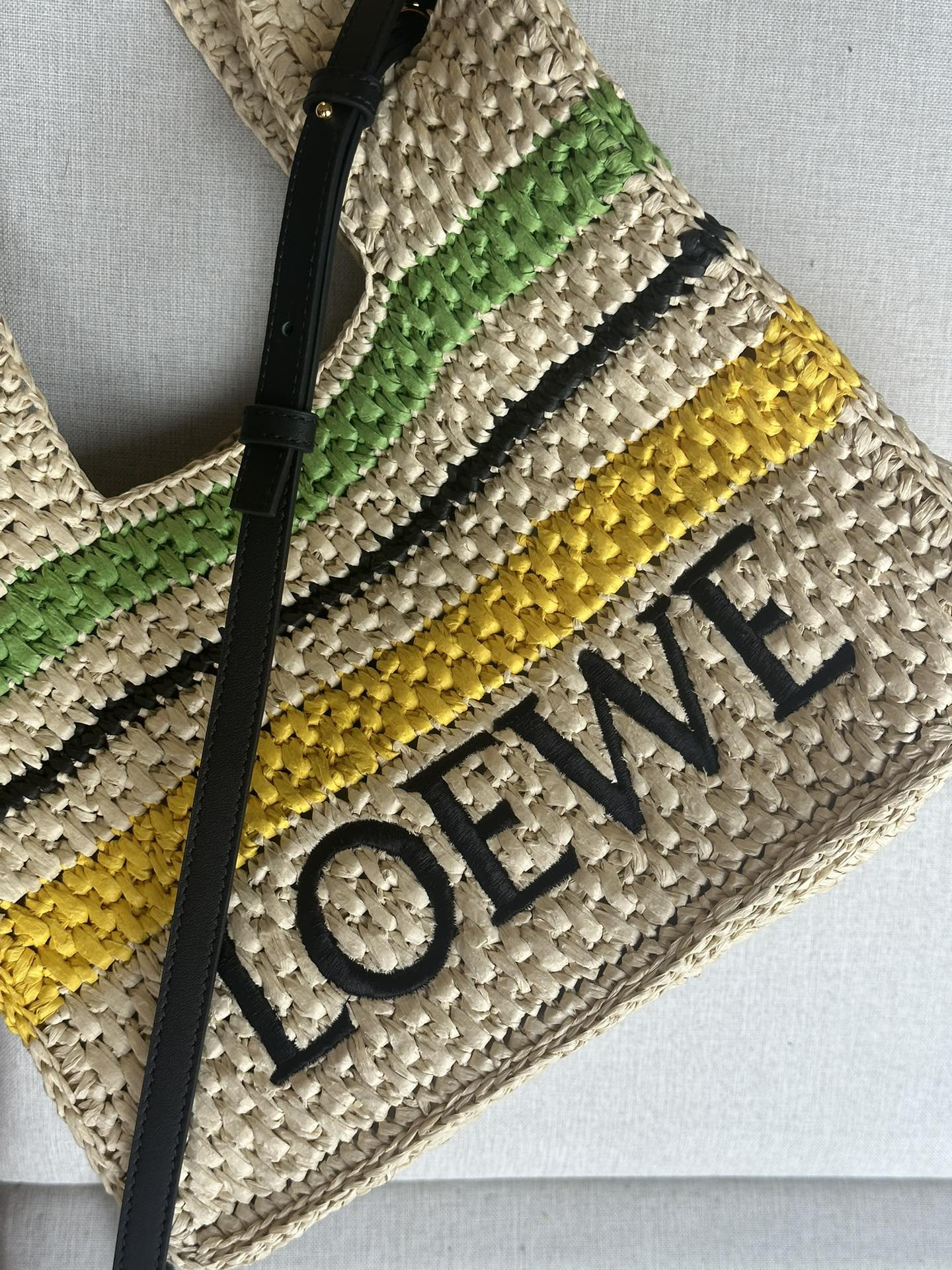 L0ew* font tote 30x25.5x15cm