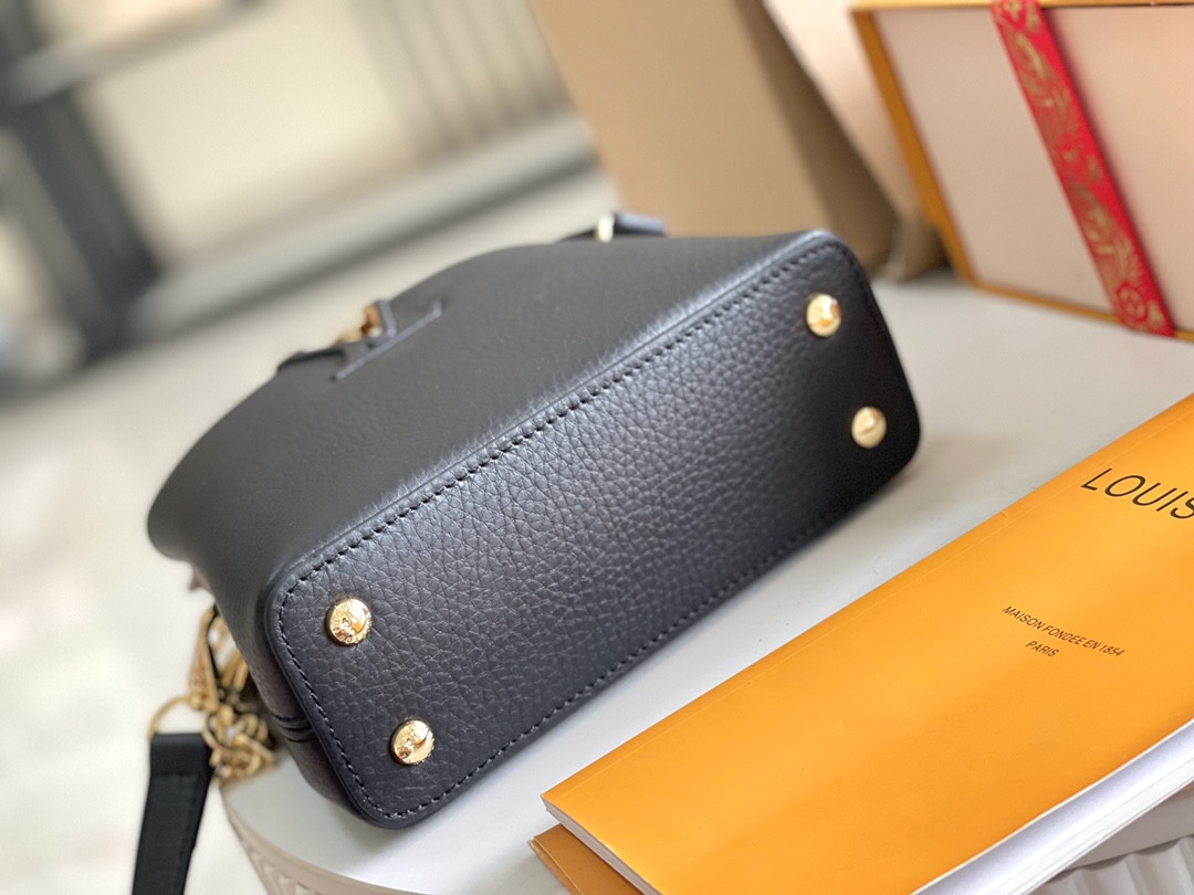 LV Capucines  M20845 21x14x8cm