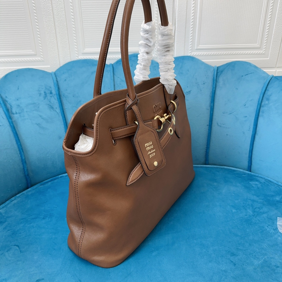 Miu Miu aventure nappa 31X40X13CM