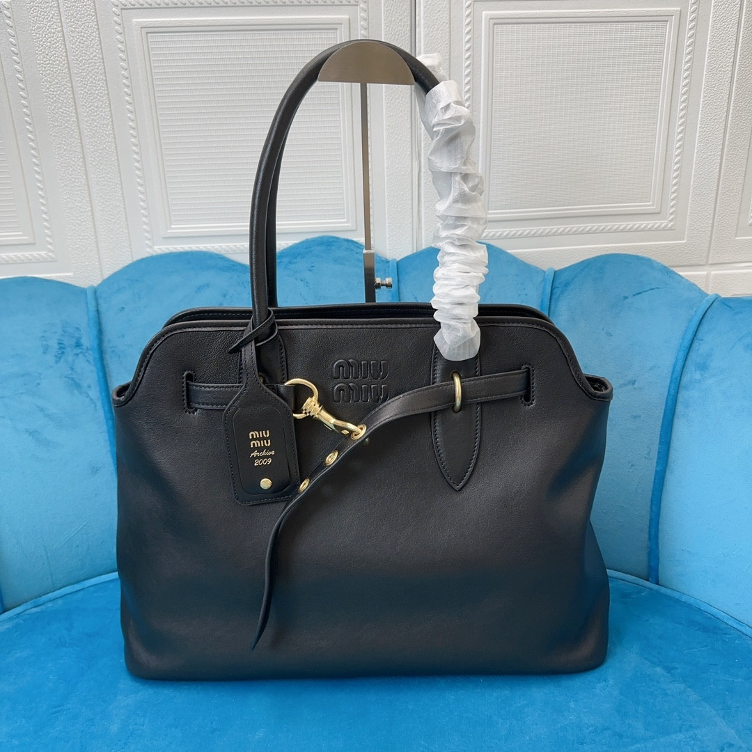 Miu Miu aventure nappa 31X40X13CM