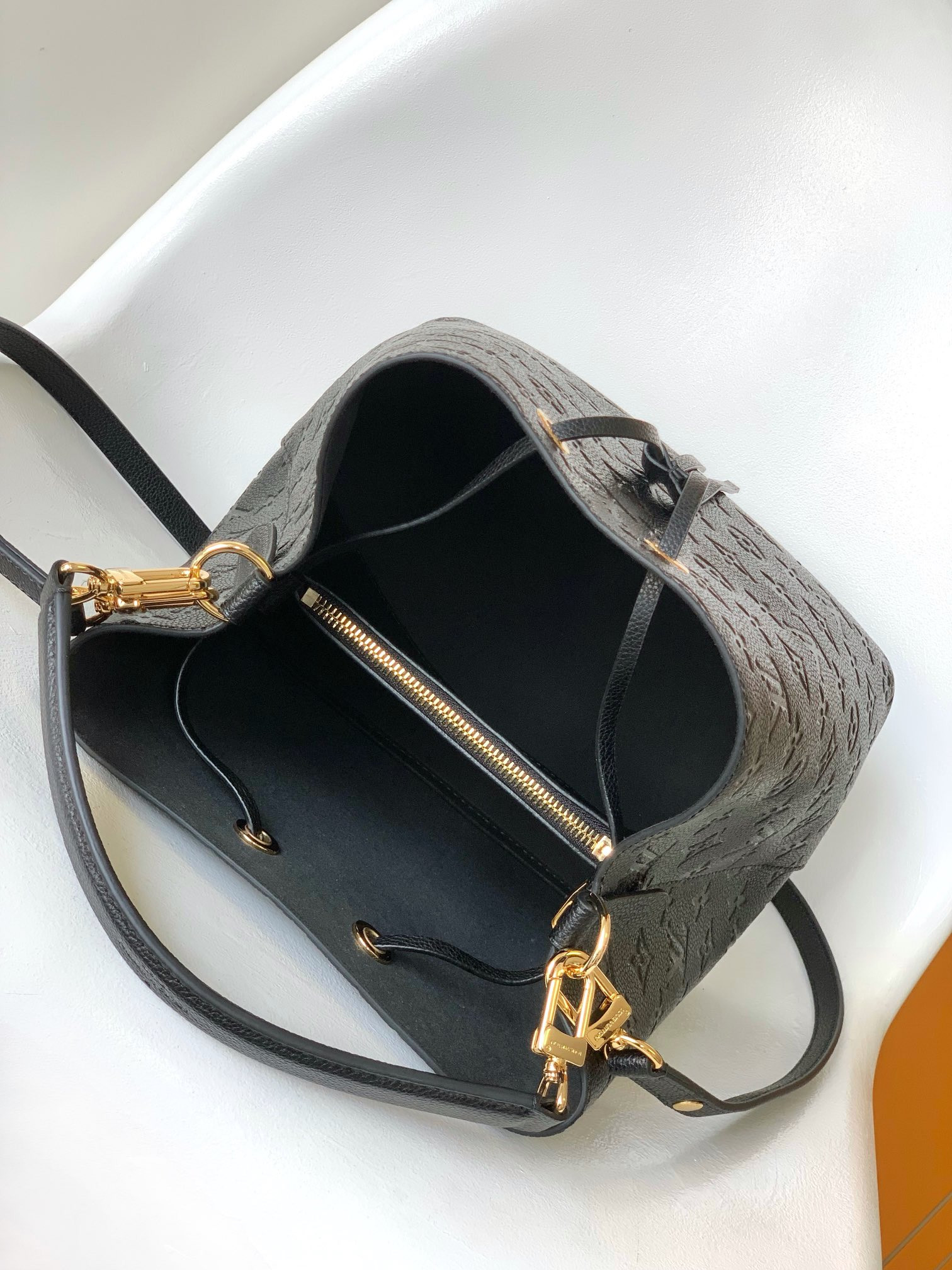 LV NéoNoé MM M45306 25.9 x 25.9 x 17.5CM