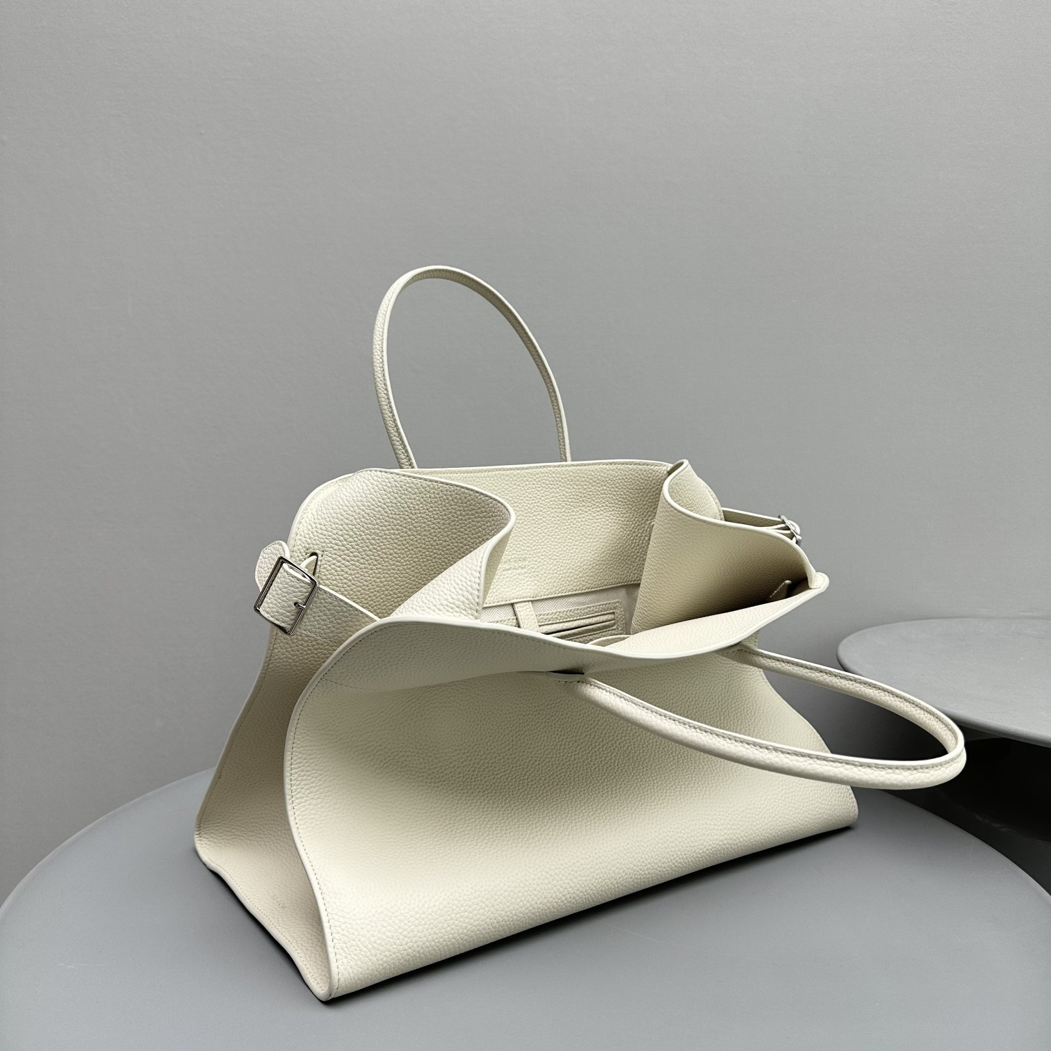 T*e R0w margaux 17 43x24x30cm