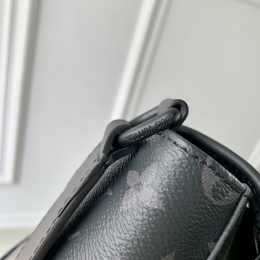 LV Pulse Messenger M12681  17 x 11 x 26.6 cm