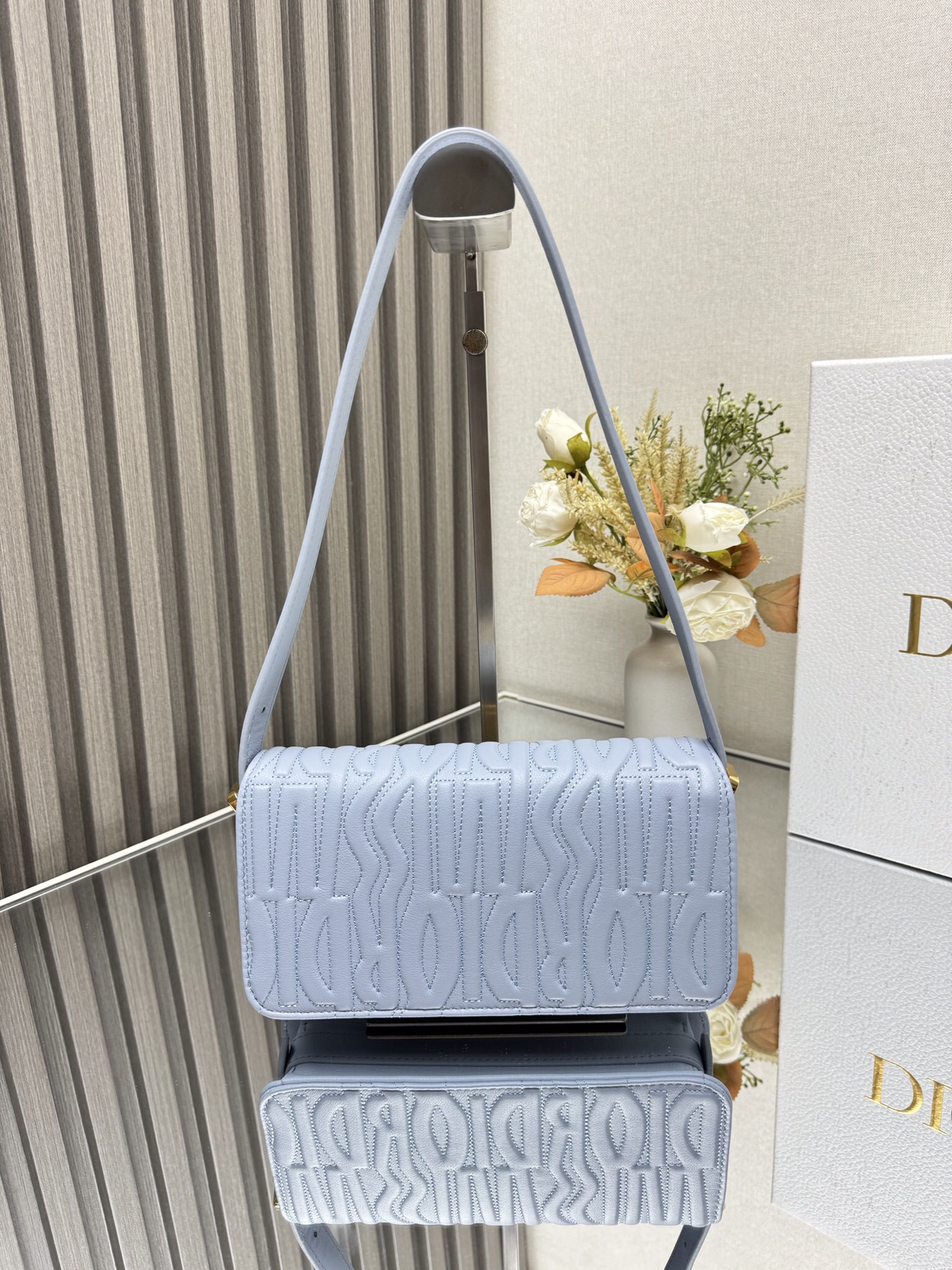 D*or miss D*or flap bag 22 x 11 x 6 cm